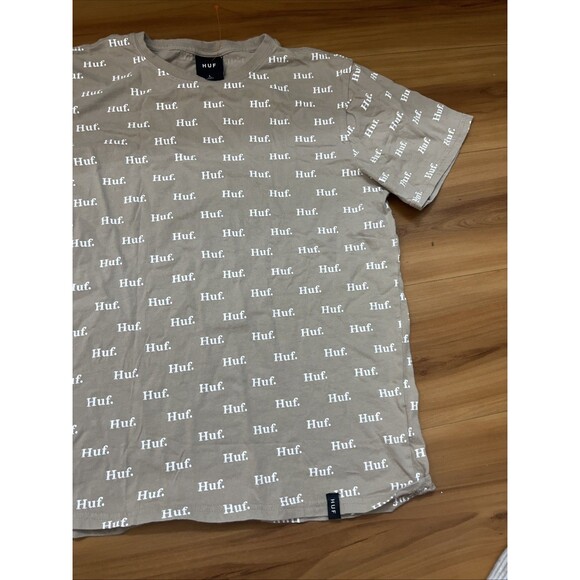 HUF Men's All Over Logo Graphic Short Sleeve T-Shirt Tan Size Large - Picture 5 of 9